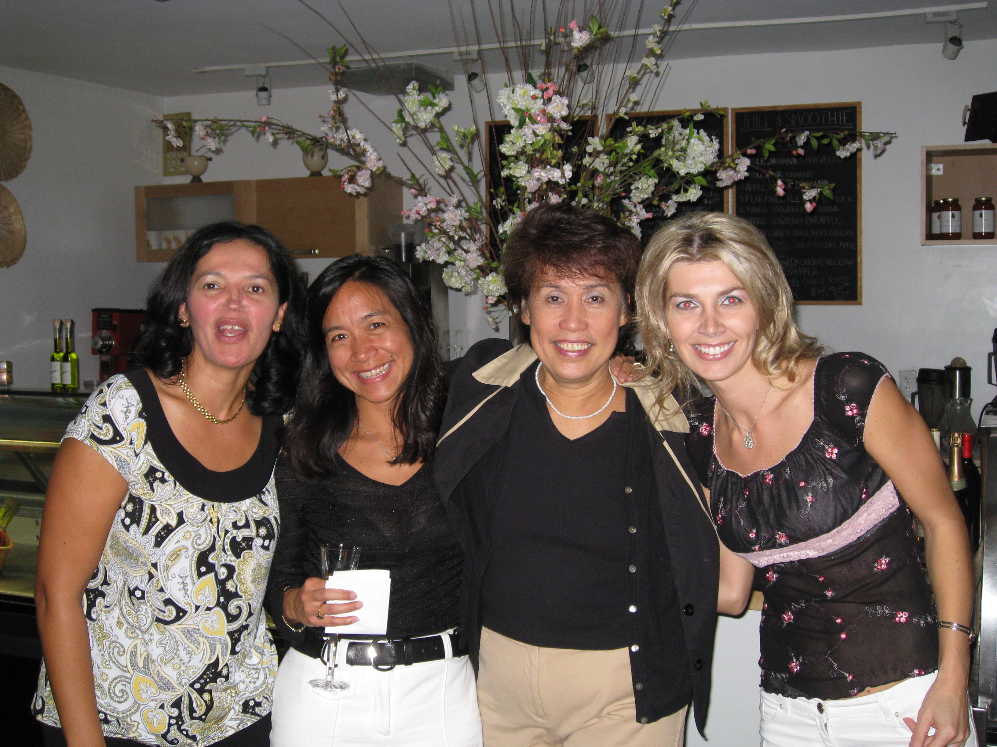 ladiesnightout200705.jpg