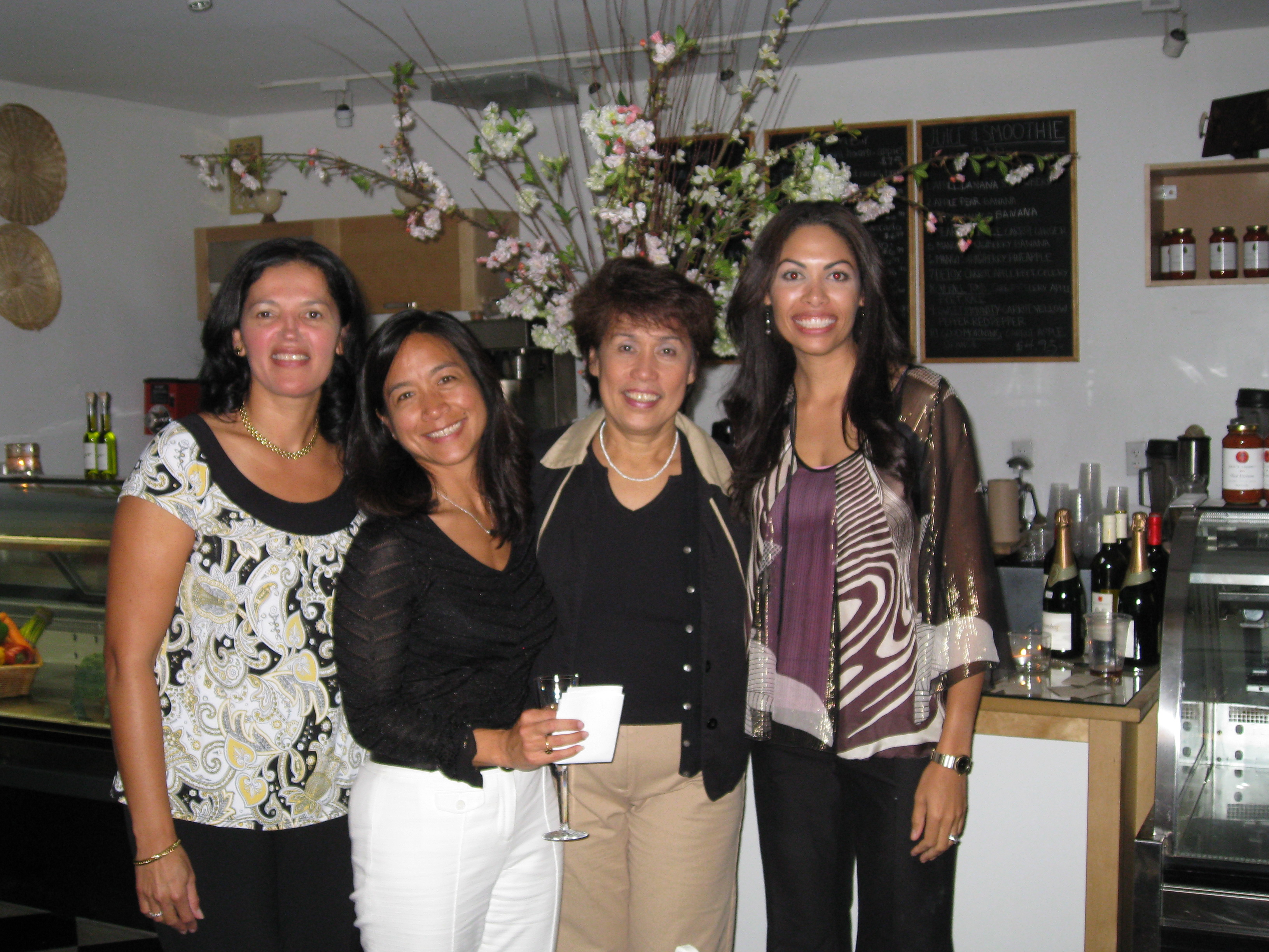 ladiesnightout200707.jpg
